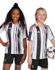 Adidas - JUNIOR Juventus Maglia Home Ufficiale 2025/26 JN5237 nero-bianco - frontale