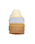 Sneakers Adidas Originals Gazelle Bold JQ7776 da donna, colorazione cielo-crema, platform rialzato, vista tallone