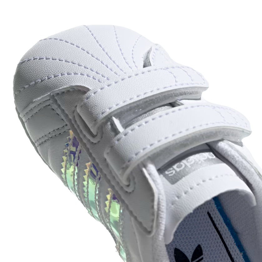 Adidas Original sneakers da culla per bambina Superstar Crib BD8000 bianco iridescente