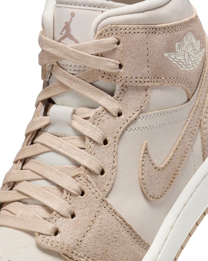 Jordan Air adult sneakers shoe
Jordan 1 Mid SE FJ3448-200 beige-light brown