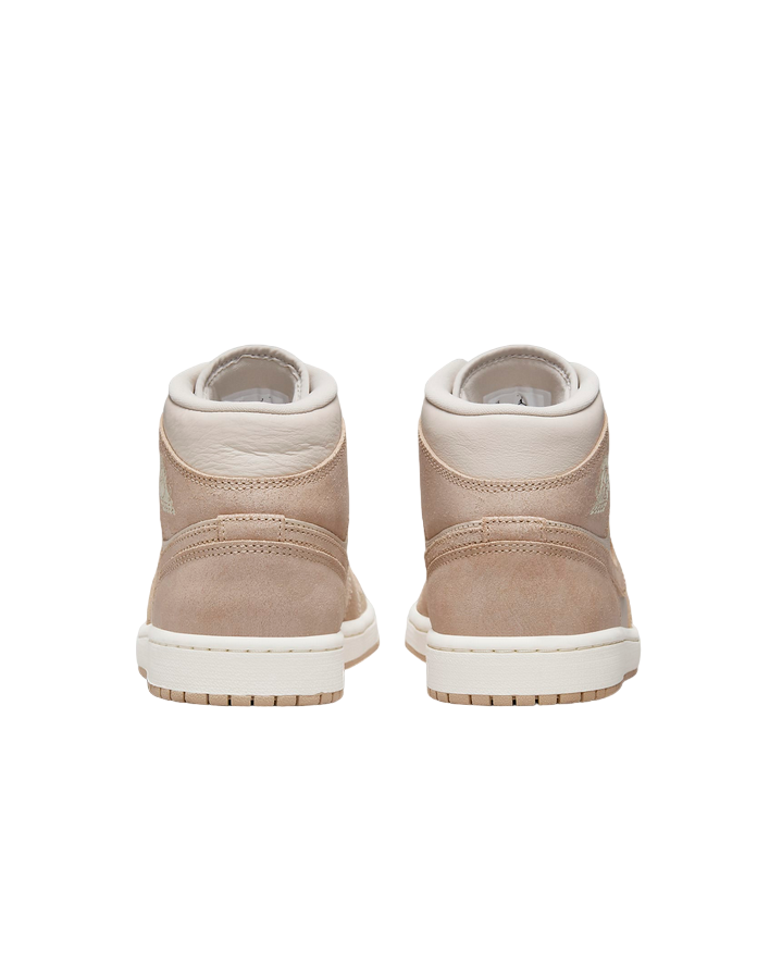 Jordan Air adult sneakers shoe
Jordan 1 Mid SE FJ3448-200 beige-light brown