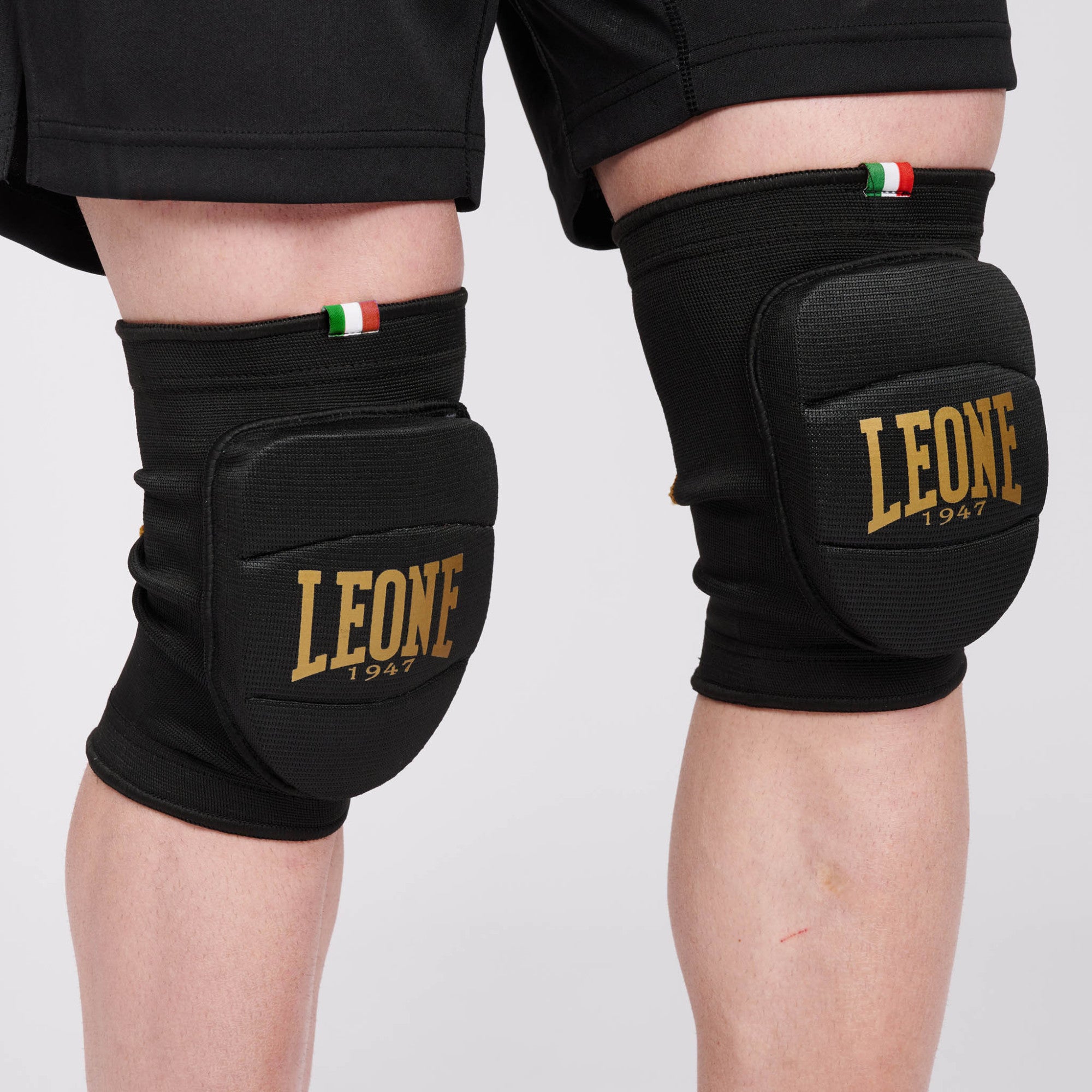 Leone ginocchiere DNA PR342 nero