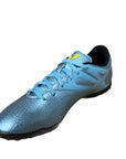 Logo Adidas e firma Messi su scarpa da calcetto celeste B32900