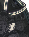 Stemma ufficiale Juventus sulla maglia Adidas Originals terza divisa nera, simbolo della passione bianconera