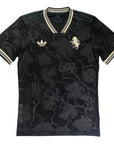 Maglia ufficiale Juventus Adidas Originals terza divisa nera con scollo a V e design ispirato ai vigneti piemontesi