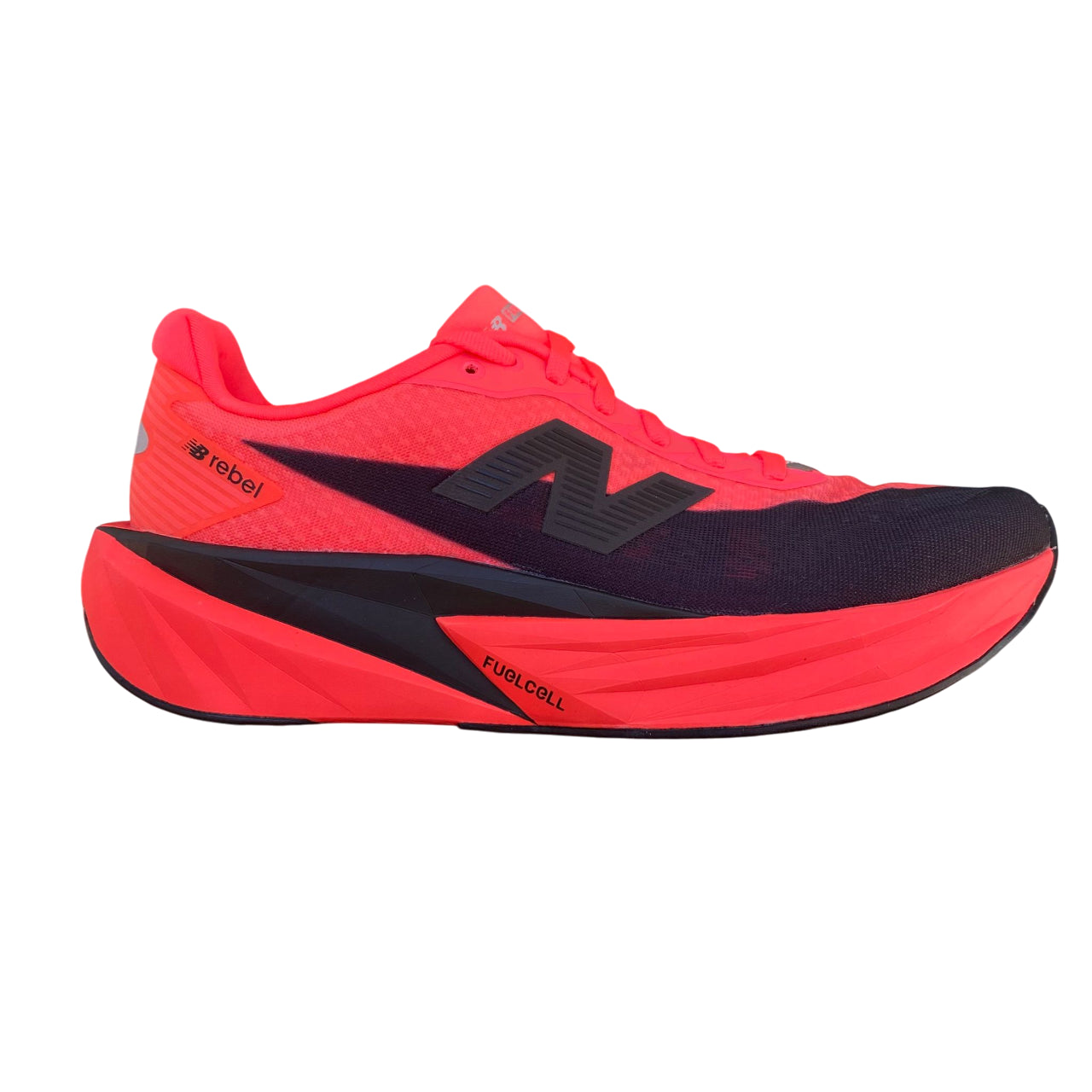 New Balance FuelCell Rebel v5 MFCXLA5 - Profilo Esterno Design Dinamico