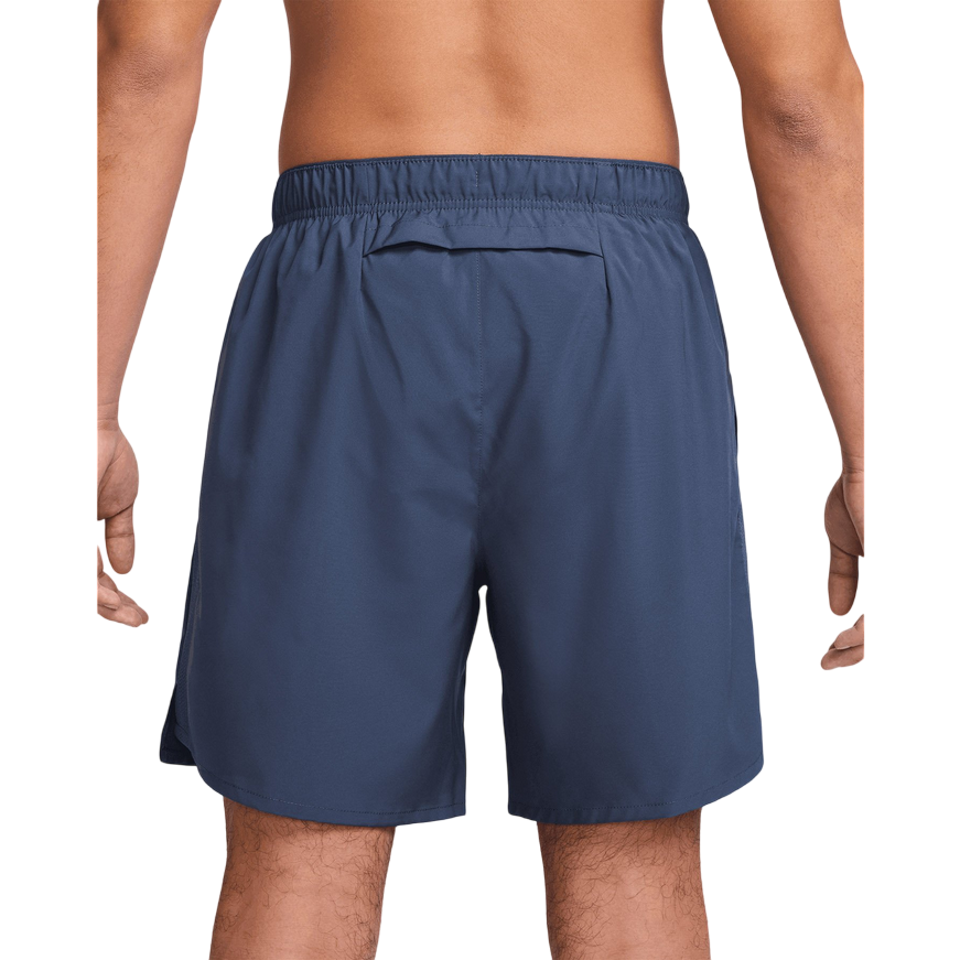Shorts running Nike Challenger DV9359-437 blu da uomo con tecnologia Dri-FIT, lunghezza 18cm, tasche laterali e inserti in mesh - posteriore