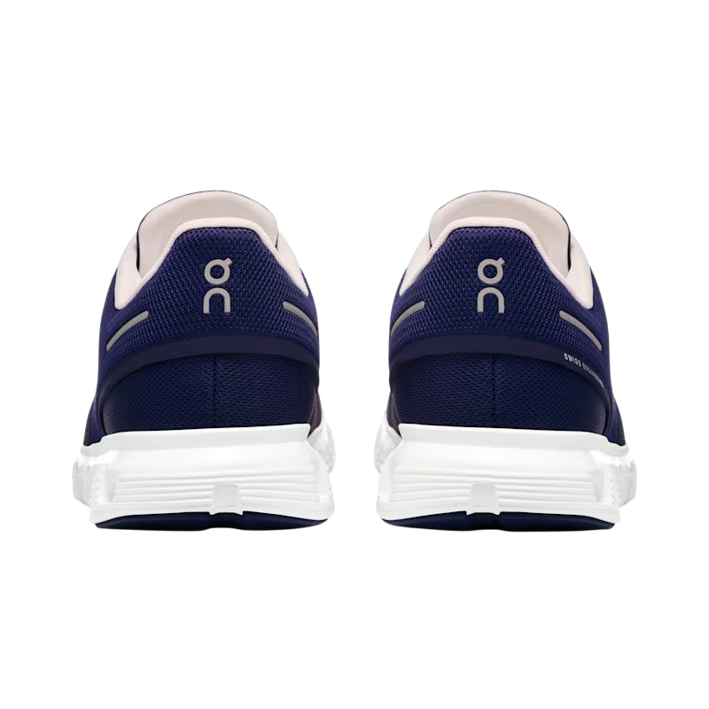 Vista posteriore delle scarpe running On Cloud 6 uomo blu-bianco, supporto del tallone migliorato per stabilità ottimale