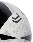 Adidas pallone Home Club Juventus IX4025 bianco-nero, pallone ufficiale con struttura cucita a macchina, camera d'aria in gomma butilica e design ispirato alla divisa Home della Juventus