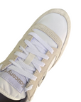 Sneakers Saucony Jazz Triple bianco-argento da donna con suola rialzata, dettagli metallizzati, logo Saucony laterale e design chunky moderno - lacci