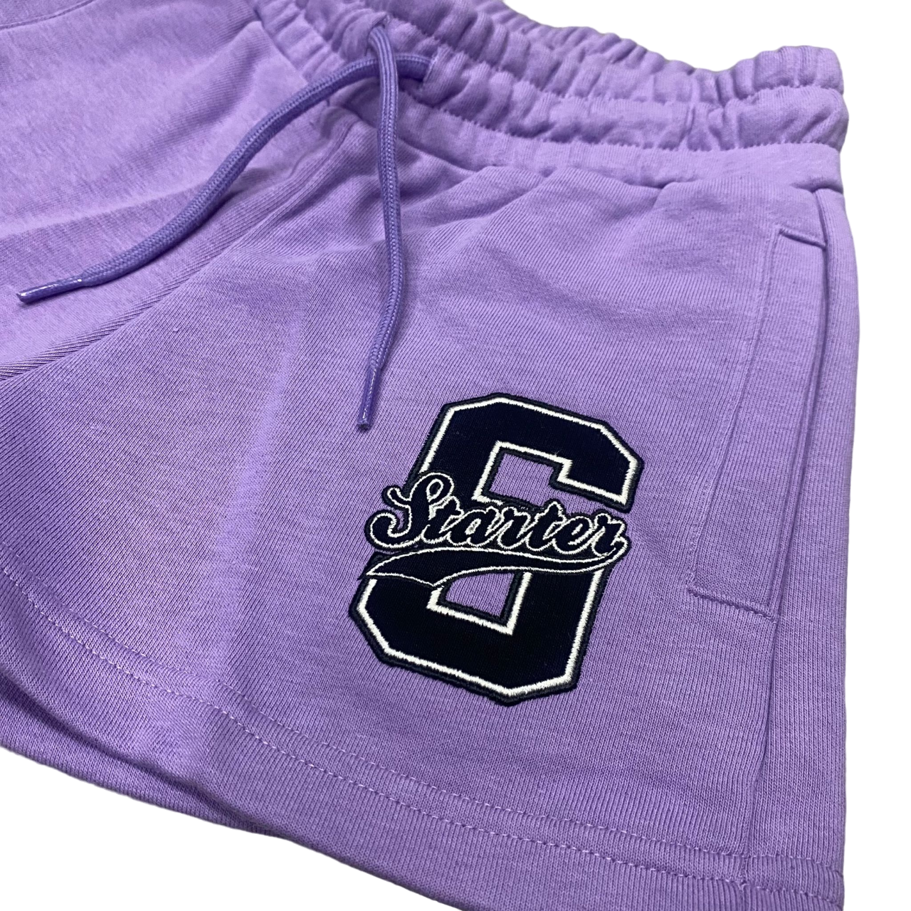 Starter pantaloncino sportivo da ragazza con ricamo. Colore lilla