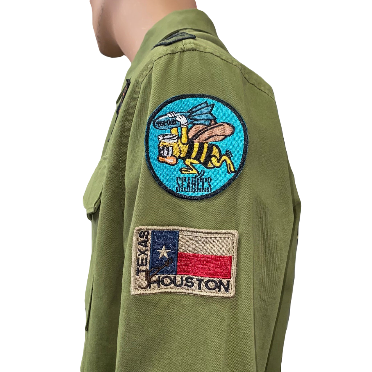 Camicione verde militare Top Gun da uomo con toppe ricamate decorative, design oversize, tasche frontali e dettagli ispirati allo stile aviatore - laterale