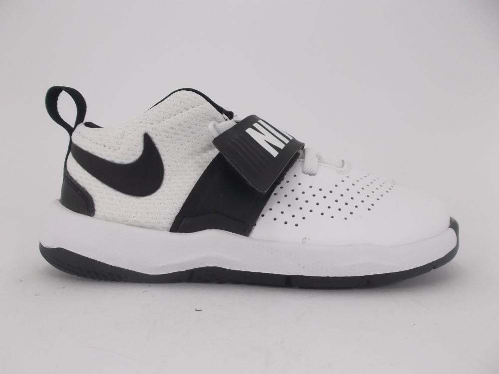 Nike Team Hustle 8 basketball shoe 881943 100