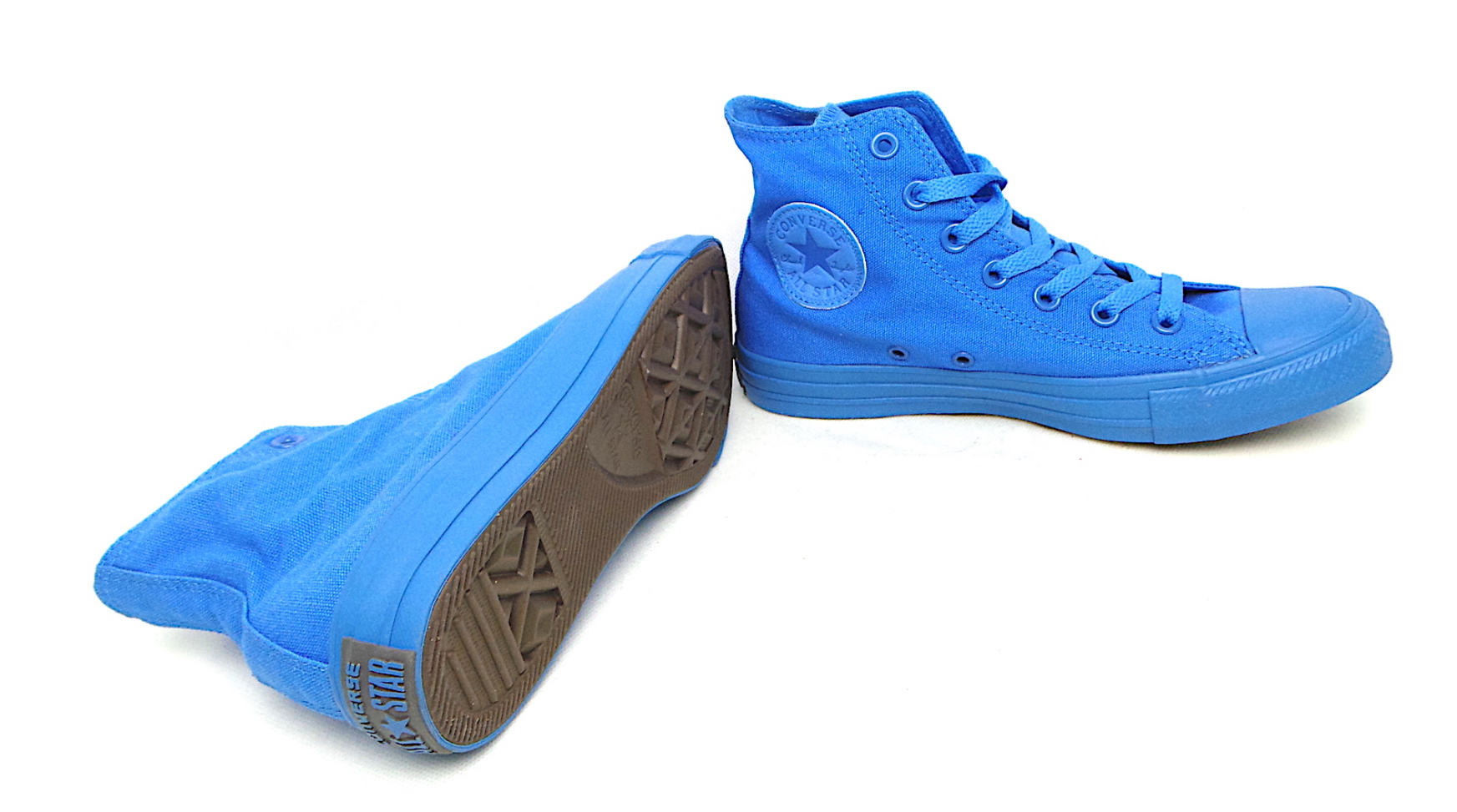 Sneakers Converse CTAS Hi modello 152704C in tela azzurro unisex con design high-top iconico per streetwear azzurro