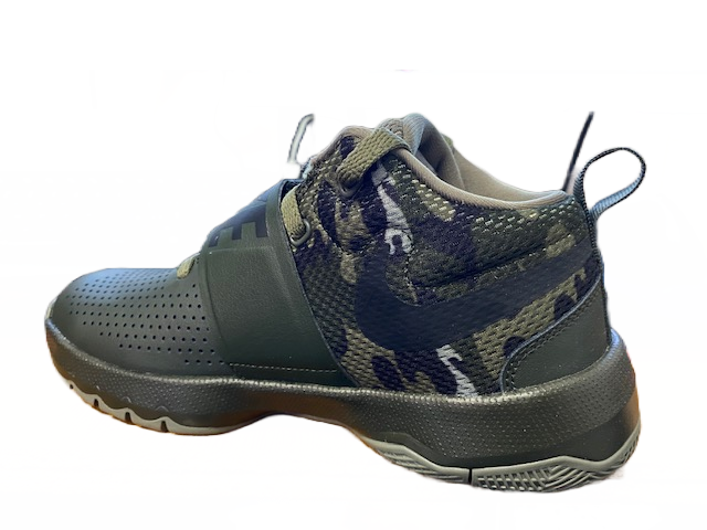 Nike junior basketball shoe Team Hustle 8 881941 301 olive
