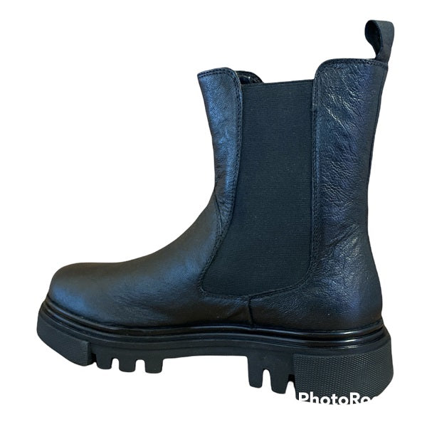 Hosis Chelsea boots in wrinkled leather with side elastic PRF2580 black