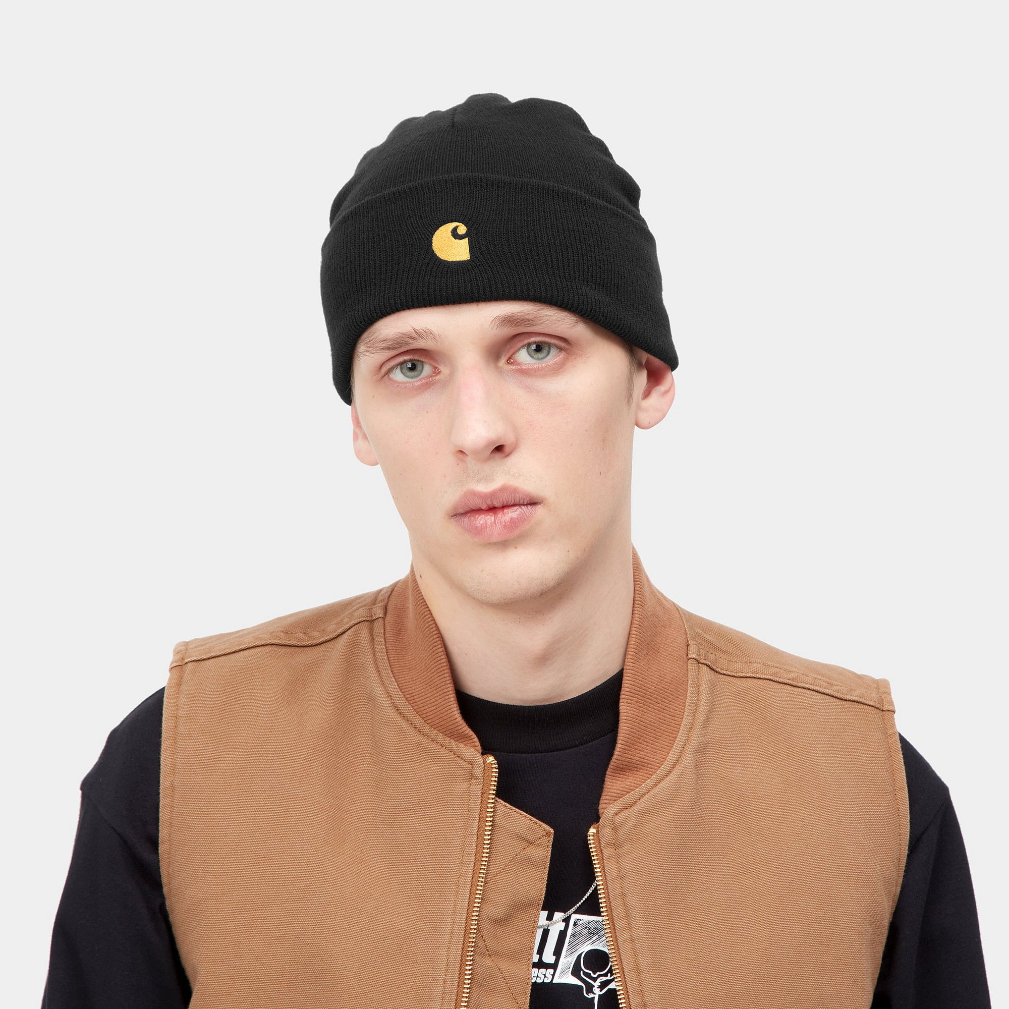 Carhartt cappellino a cuffia Chase Beanie 1026222 00F black-gold taglia unica