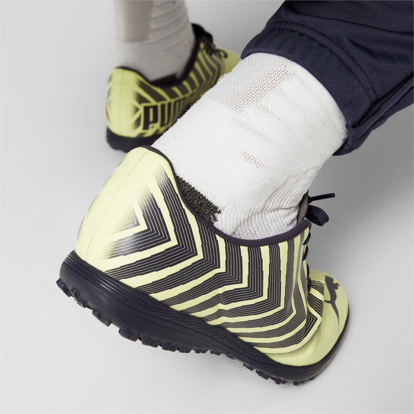 Puma Tacto II TT soccer shoe 106702 05 fresh yellow-parisian night