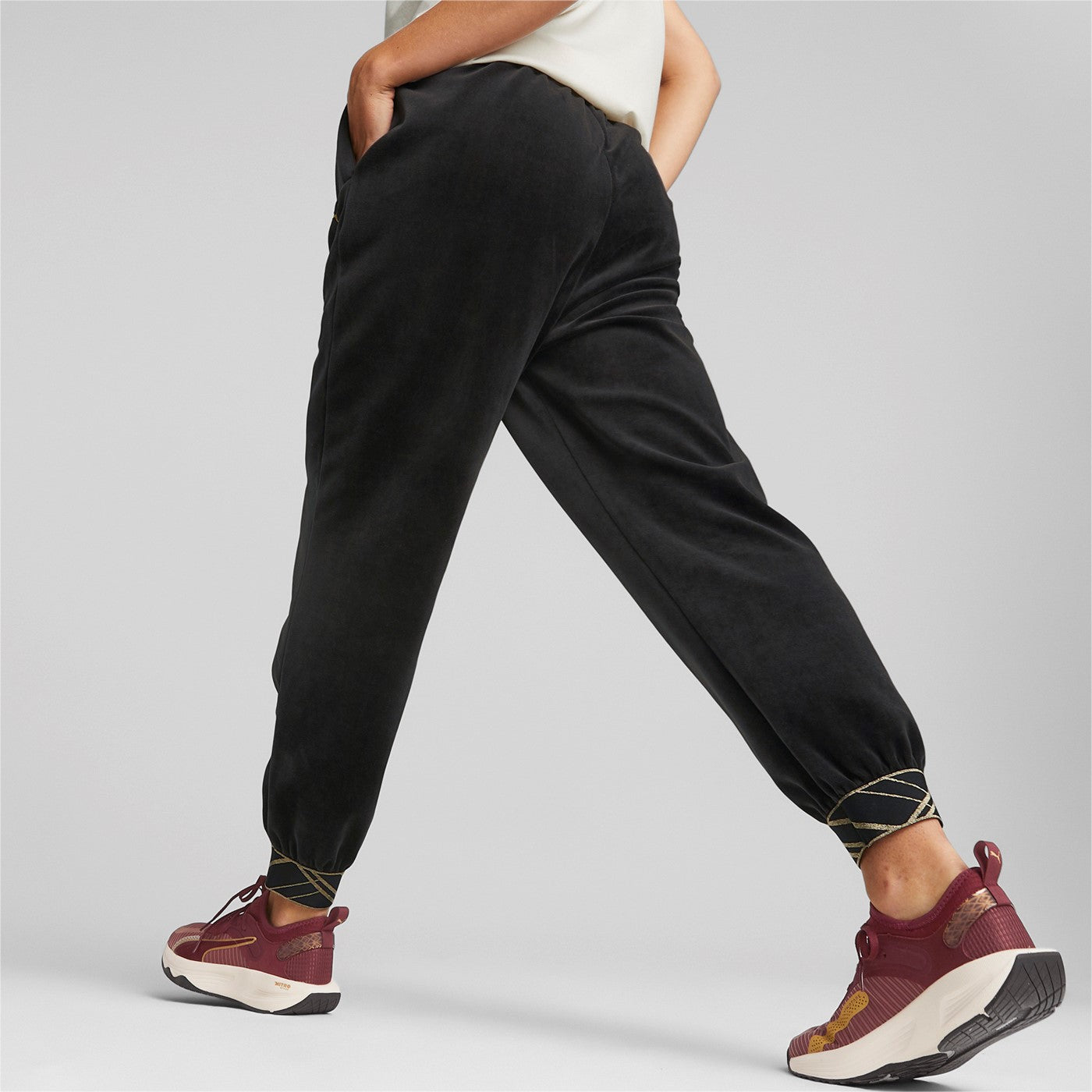 Puma pantalone da donna in velluto Deco Glam 522255 01 black