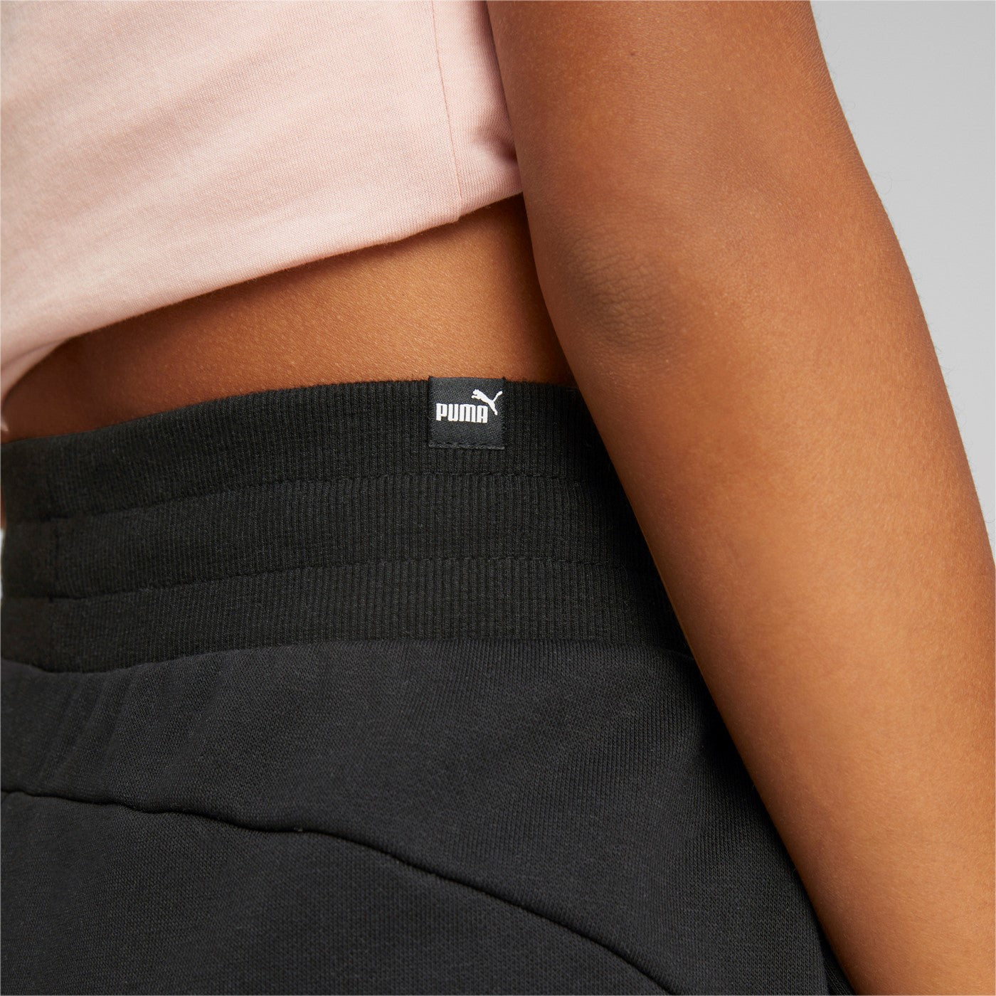 Puma pantalone da donna in cotone con polsino ESS+ Embroidery High-Waist Pants FL cl 670007 01 black