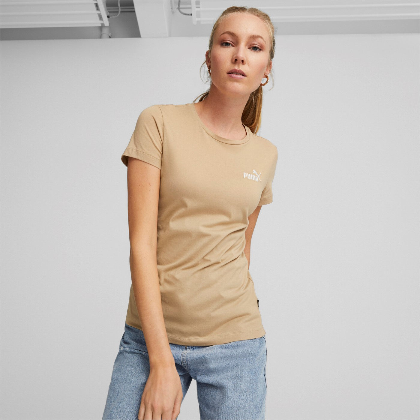 Puma women's sports t-shirt Mini Logo ESS+ Embroidery Tee 848331-89 beige