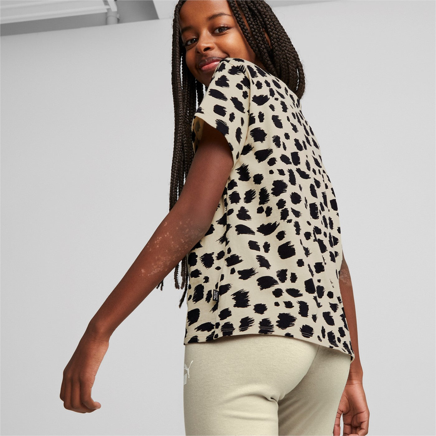Puma T-shirt da bambina e ragazza con nodo in fantasia Aminal AOP Knotted Tee G 673523-88 granola