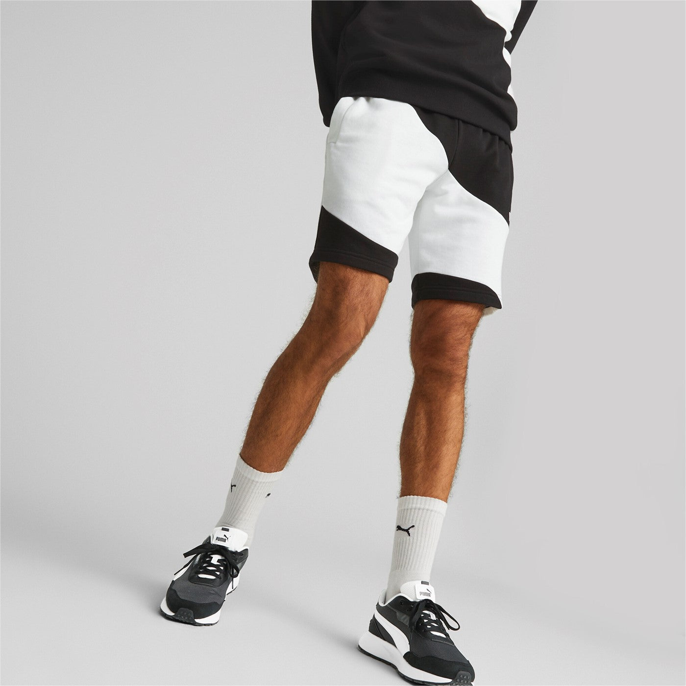Puma Pantaloncino sportivo da uomo Power Cat Shorts 9" TR 675175-01 nero