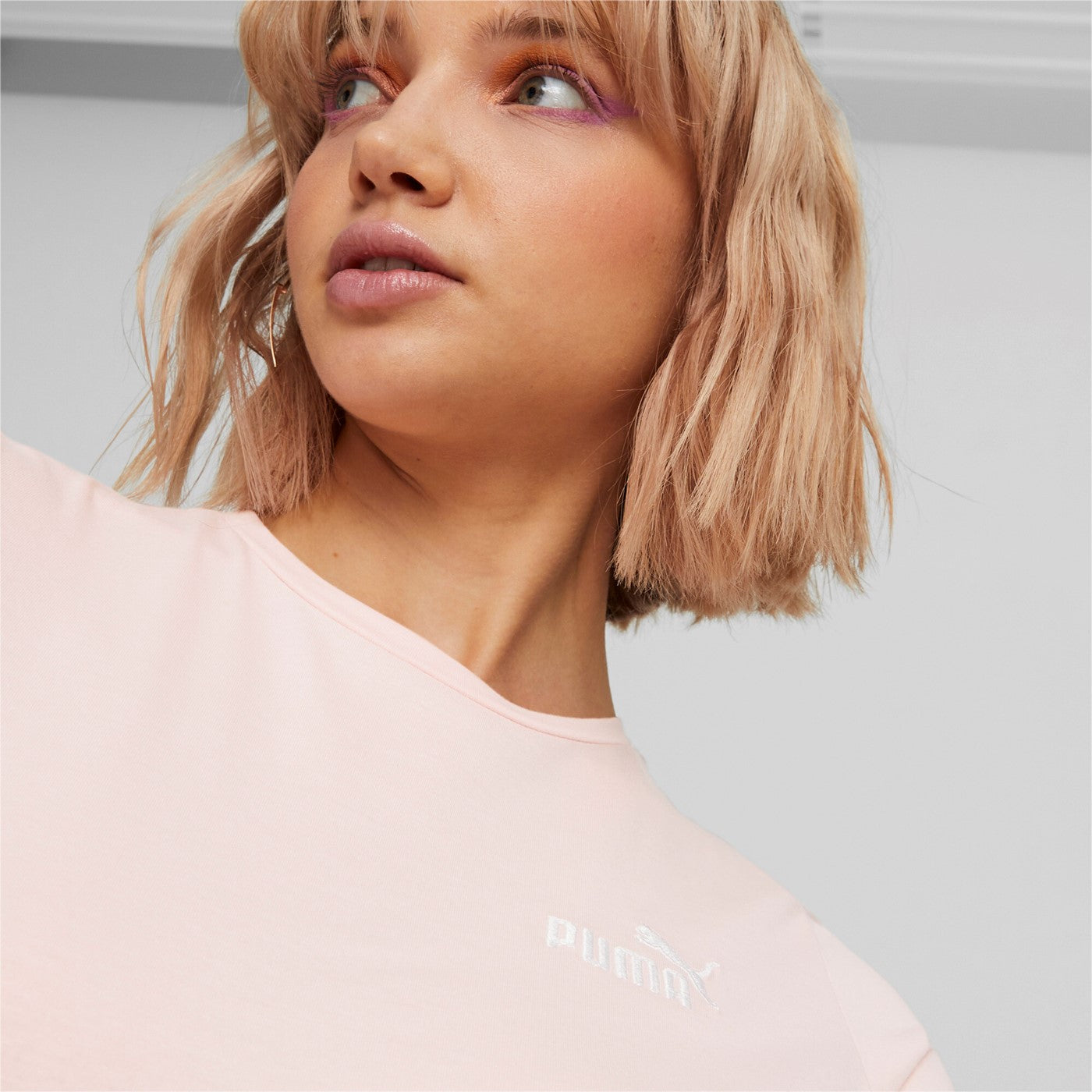 Puma Women's T-shirt short sleeve Mini Logo ESS+ Embroidery Tee 848331-66 rose dust