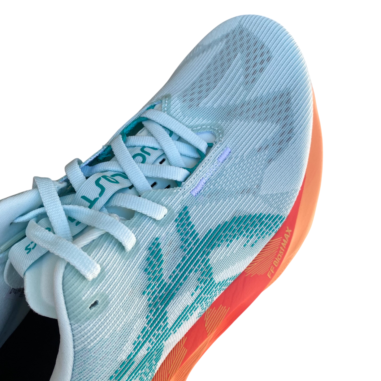 Asics Novablast 5 1011B974-400 scarpa da corsa uomo verde acqua-arancio, vista dall'alto con dettagli tecnologici della tomaia in punta