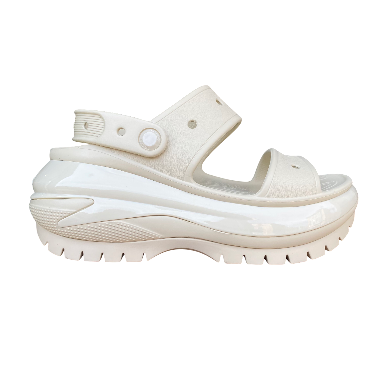 "Vista laterale sandalo Crocs Classic Mega Crush color osso con piattaforma e cinturino posteriore