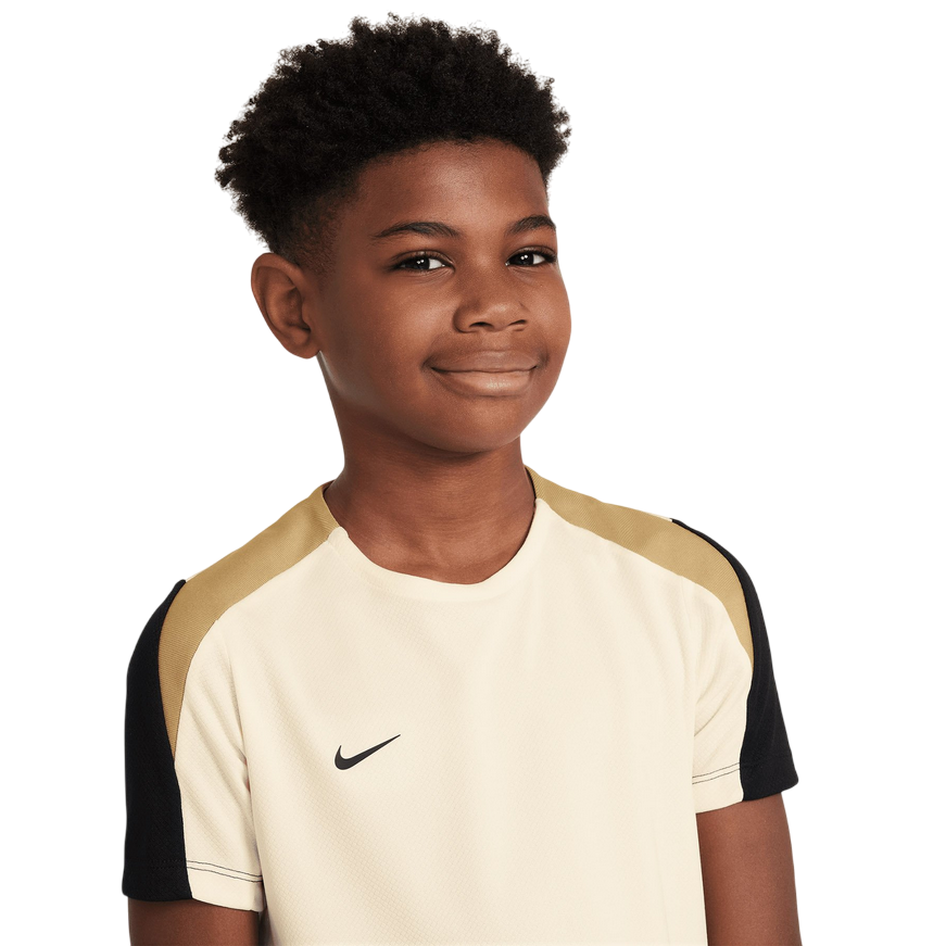 Dettaglio del logo Nike sulla maglia da calcio Dri-FIT Strike FN8407-110 junior