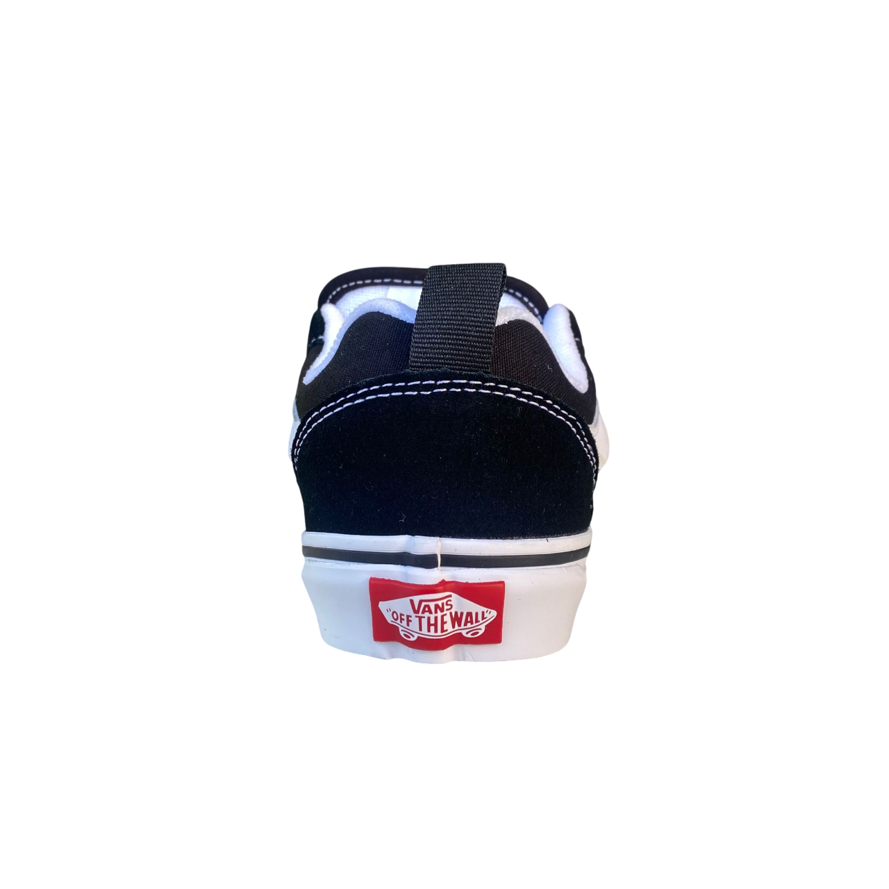 Dettaglio della suola waffle in gomma delle Vans Knu Skool ragazzi, modello VN000CYU6BT1