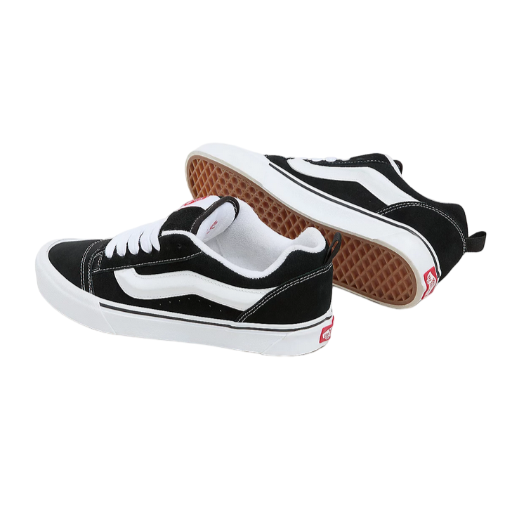 Dettaglio della suola waffle in gomma delle Vans Knu Skool uomo, modello VN0009QC6BT1
