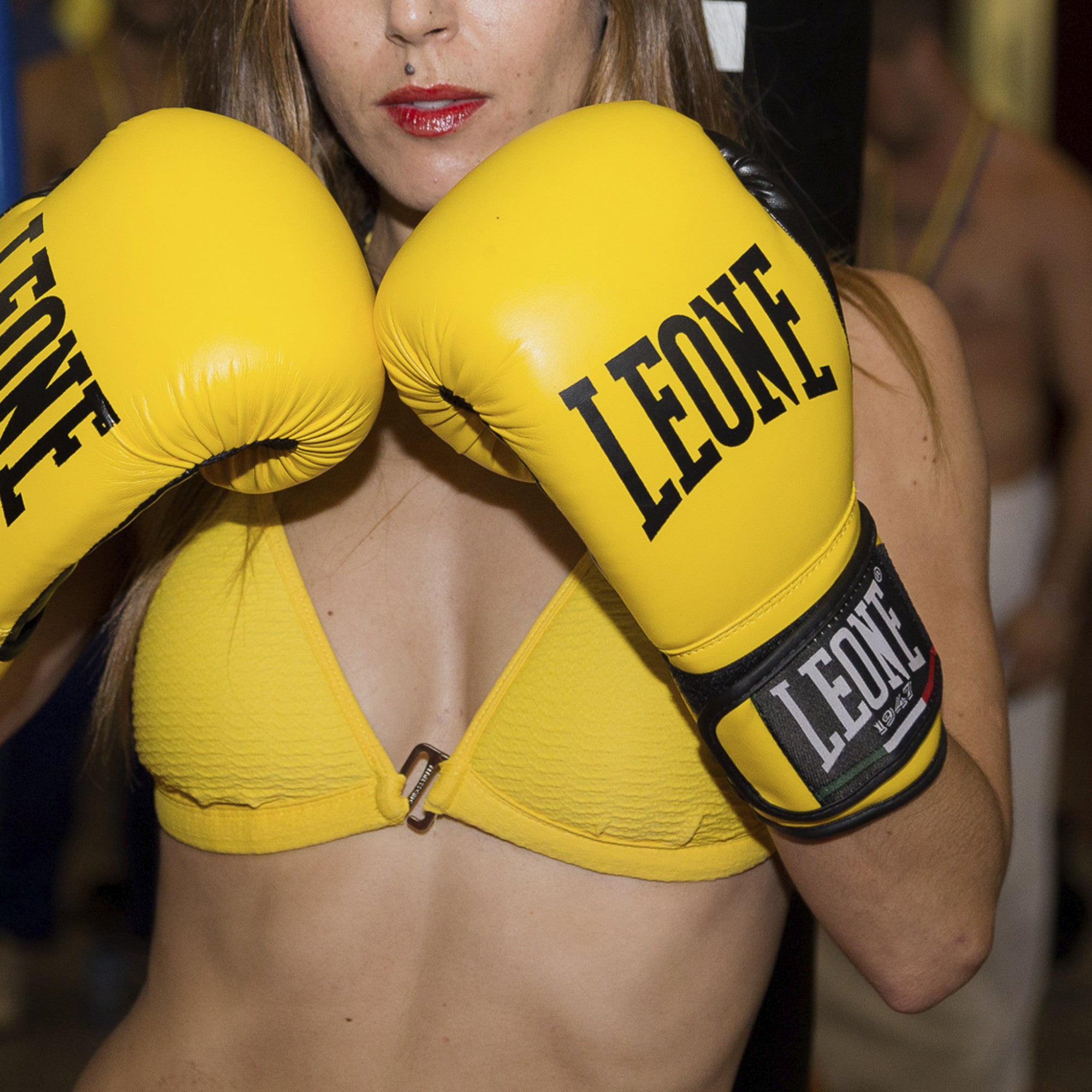 Leone Guantone da Boxe Flash GN083 10oz giallo sportiamo