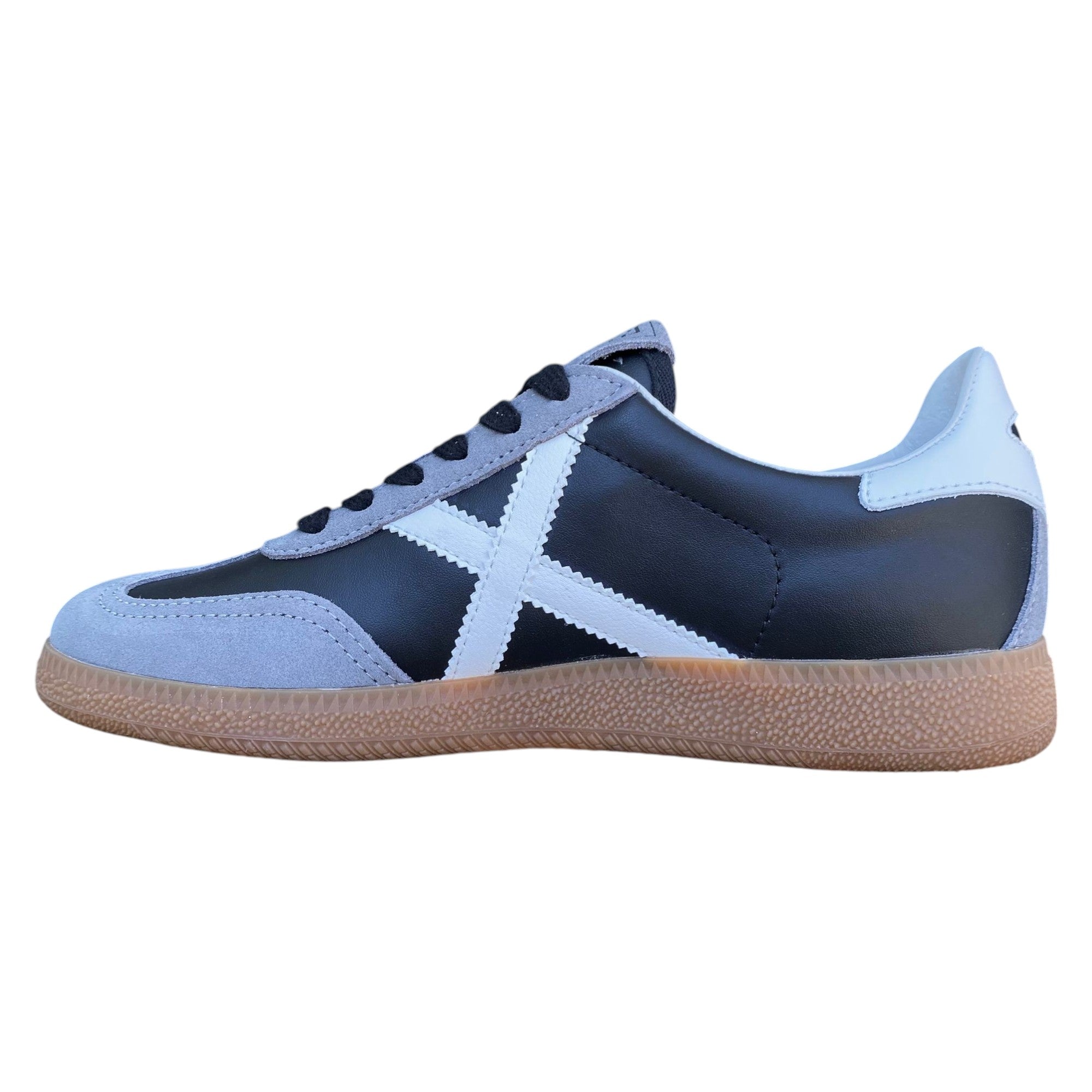 Sneakers uomo Munich BARRU 163 8290163 nero vista laterale  internocon design vintage anni 70 e suola a casco pallamano