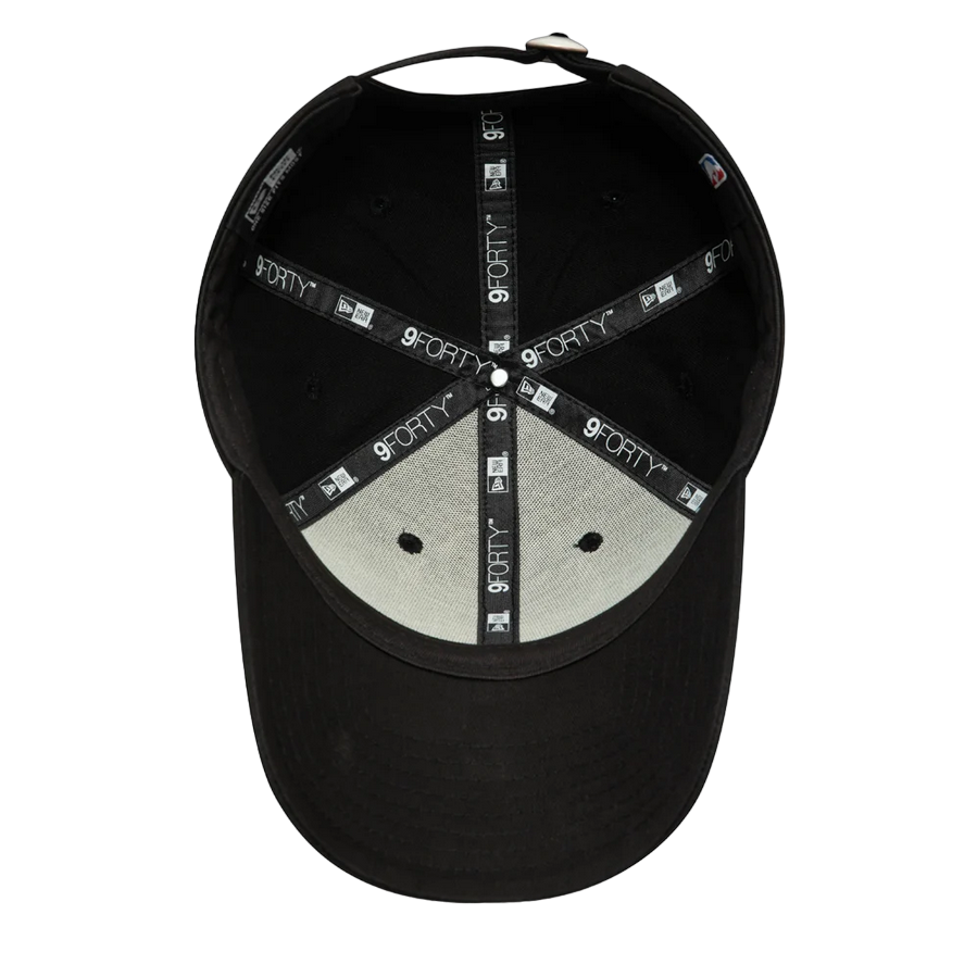 New Era Chicago Bulls Essential 9FORTY cap with adjustable visor 12292586 black