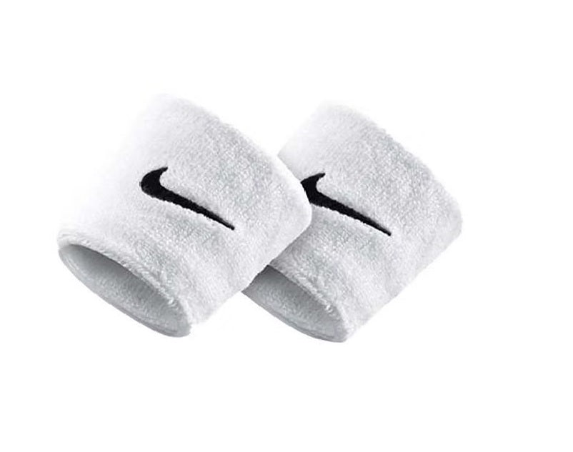 Polsini tergisudore Nike Swoosh Wristbands NNN04101OS 101 bianchi indossati durante attività sportiva - massimo assorbimento e comfort