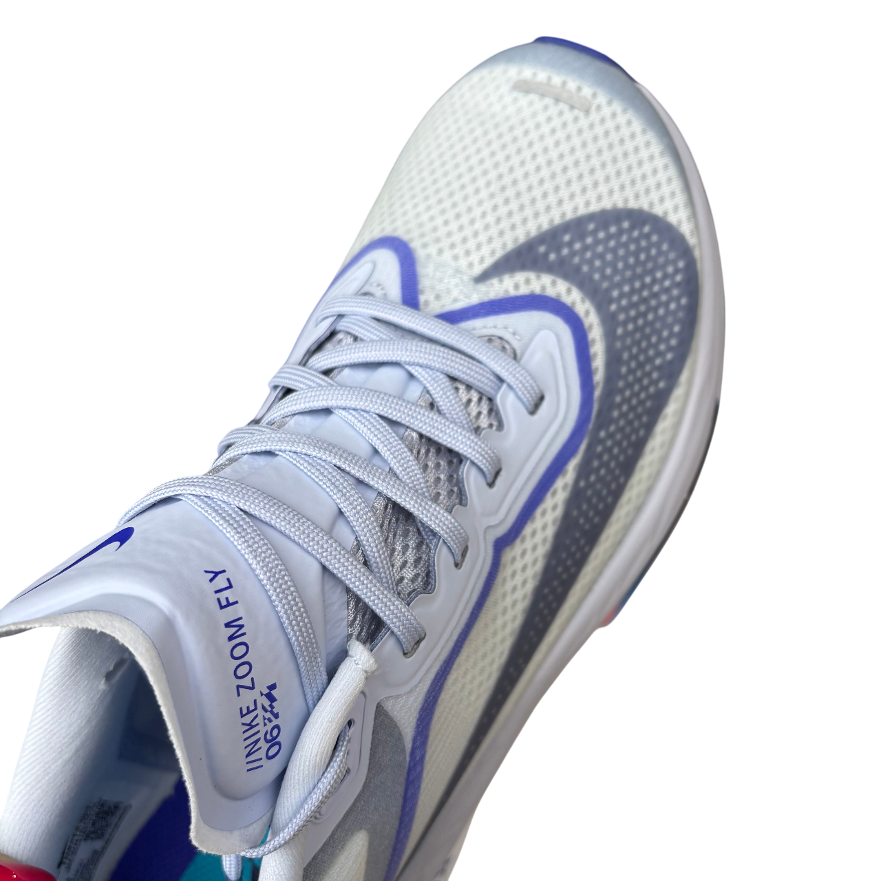 Nike Zoom Fly 6 FN8454-002 scarpa da corsa uomo colorazione Fantasma-Grigio-Blu vista punta