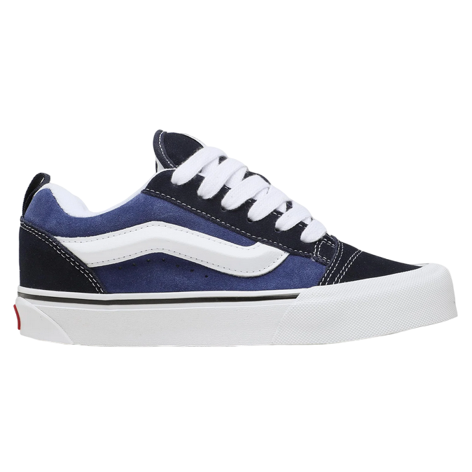 Vista laterale esterna delle sneakers Vans Knu Skool da adulti in fresca colorazione blu navy con iconico stripe bianco