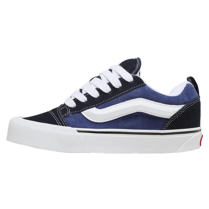 Vista laterale interna delle sneakers Vans Knu Skool da adulti in fresca colorazione blu navy con iconico stripe bianco