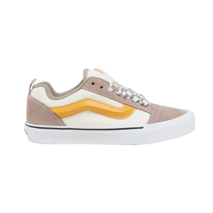 Vista laterale delle sneakers Vans Knu Skool da uomo in esclusiva colorazione multicolore-beige-ocra con dettagli oversize