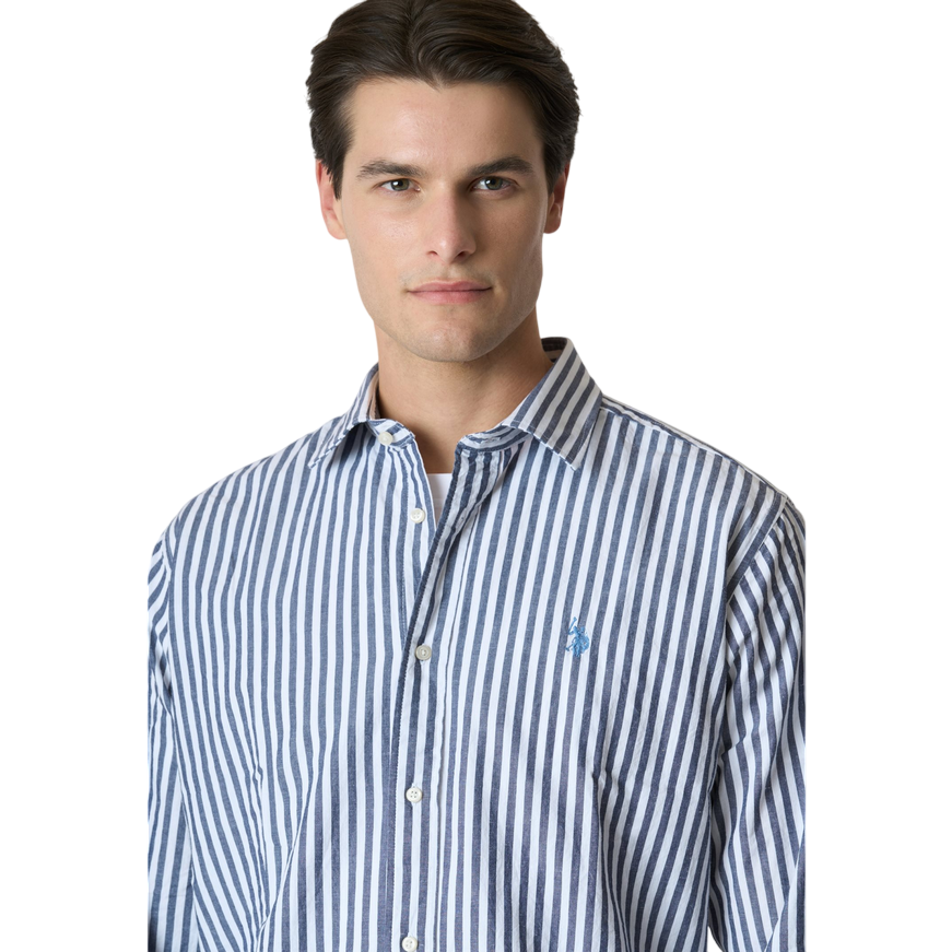 U.S. Polo Assn. Camicia Righe Manica Lunga Uomo US41104028 770 Bianco-Blu, dettaglio del colletto e del logo sul petto
