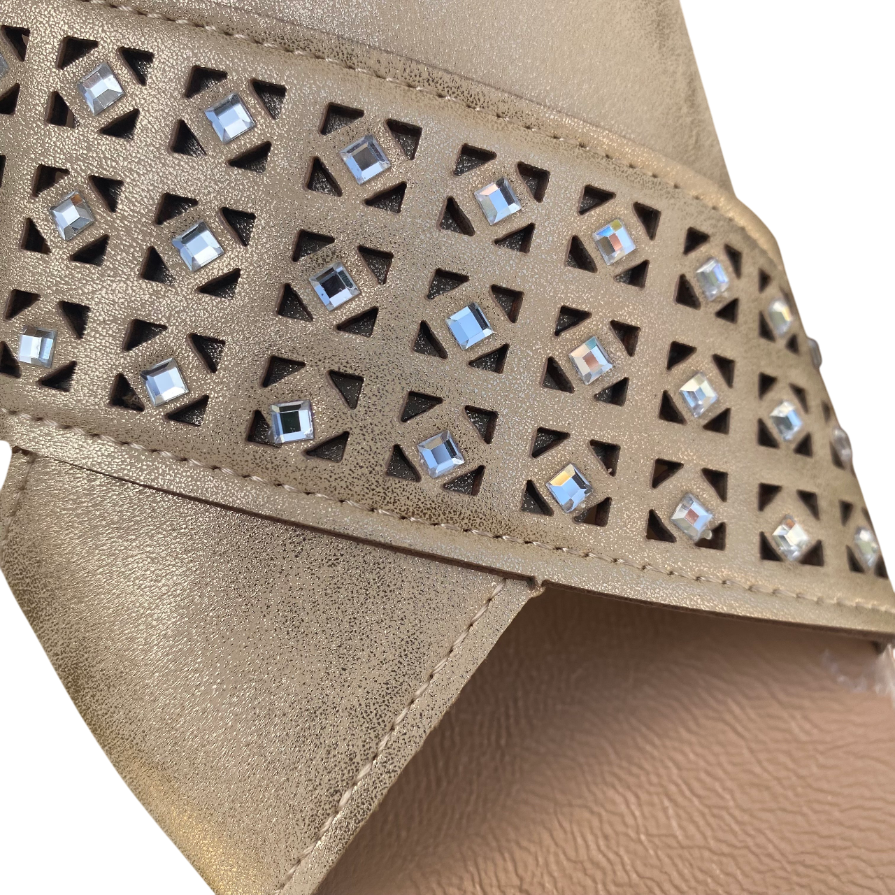 Valleverde sandalo ciabatta da donna con fascia unica effetto incrocio con strass e taglio geometrico. V55100 oro