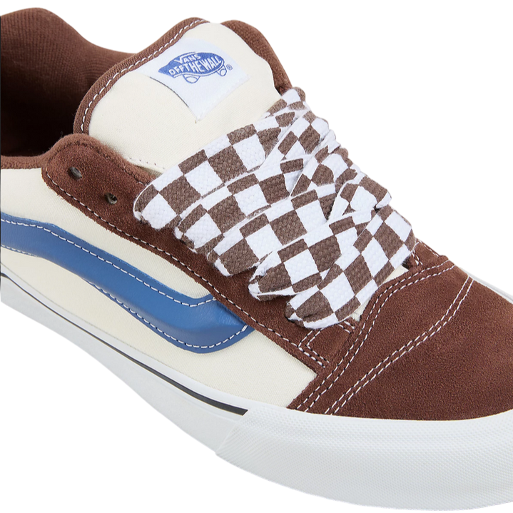 Materiali premium e lacci oversize delle sneakers Vans Knu Skool marroncino-beige-blu da uomo