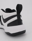 Nike Team Hustle 8 scarpa da basket 881943 100