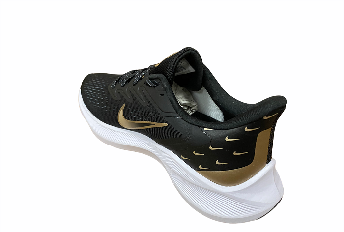 Nike women&#39;s running shoe Zoom Winflo 7 PRM CV0140 001 black-gold