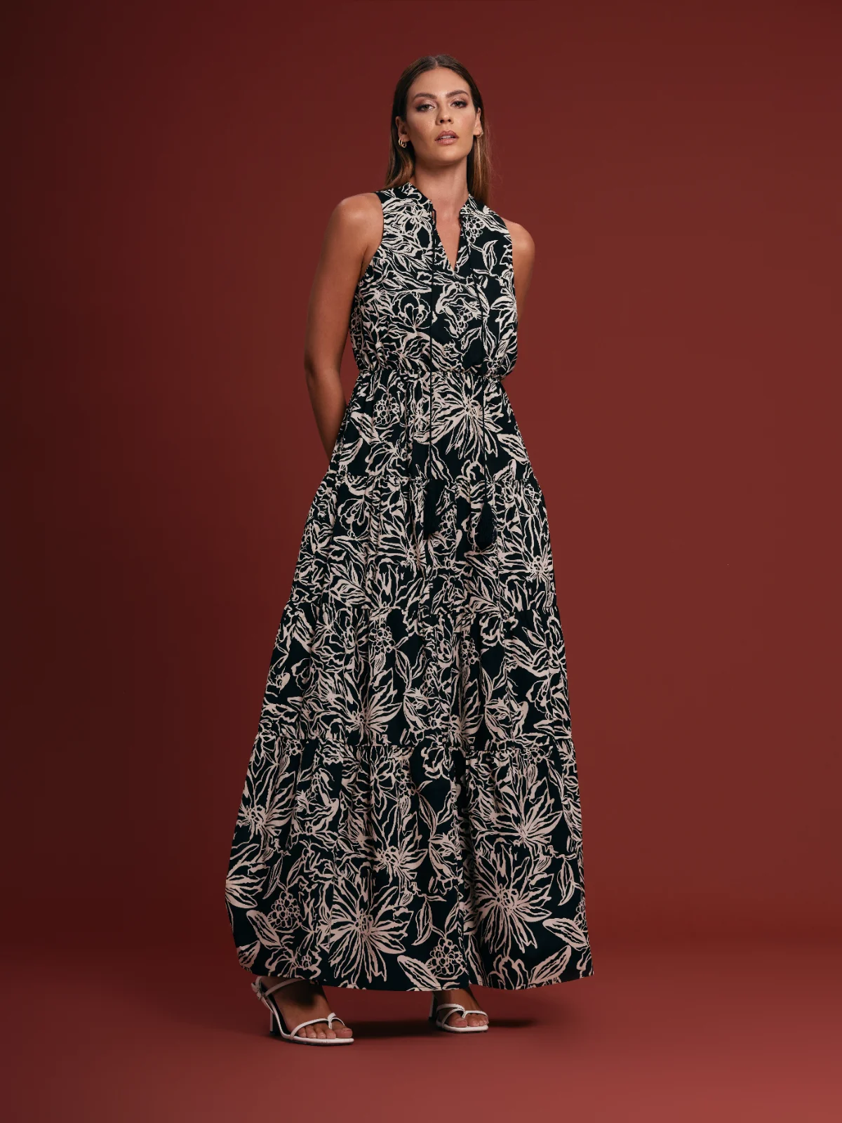 Griffai Women&#39;s long sleeveless dress with floral print DGP3479 black